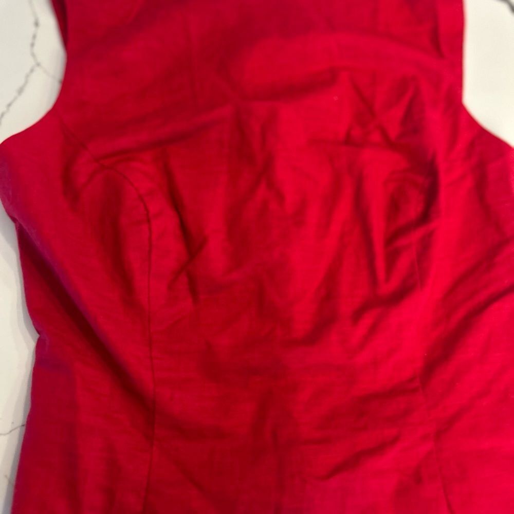Red Sleeveless Women's Top NWT - Picture 2 of 5